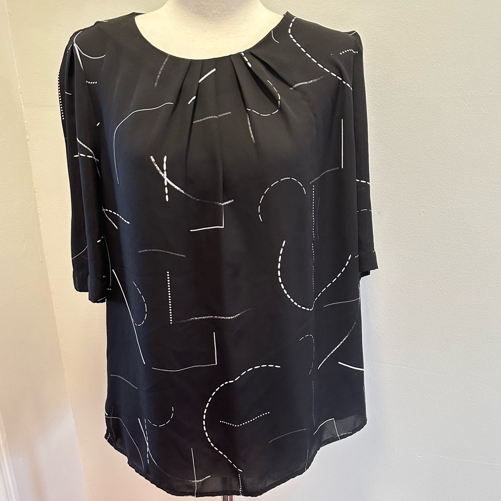 Chic Black Patterned Blouse for Women